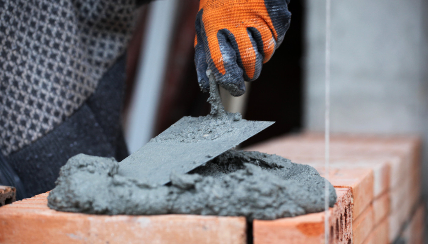 Gironde : quel maçon contacter pour carreler une terrasse ?